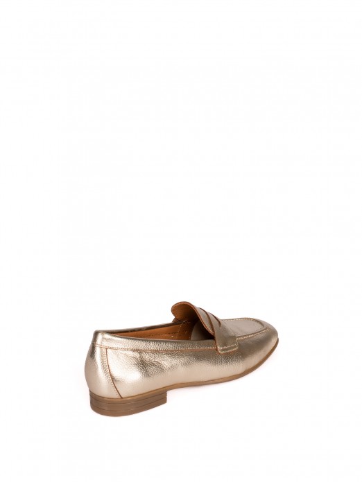 Mocassim em Pele Laminada com Travesso