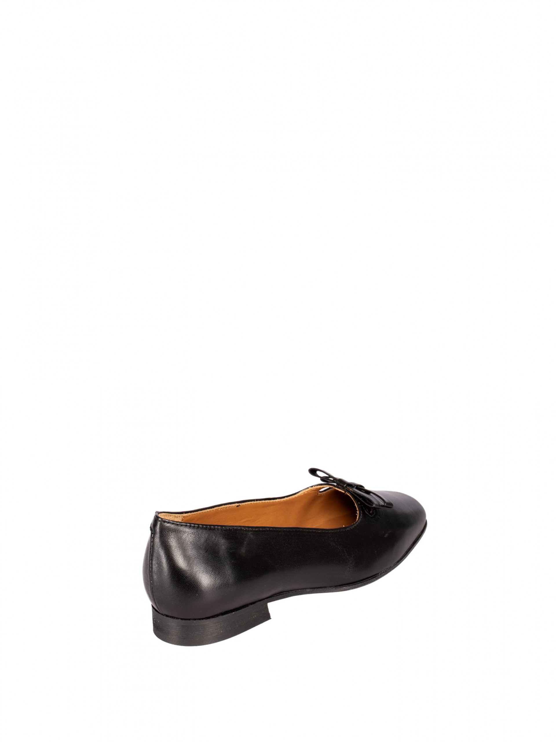 Flat shoes with leather bows