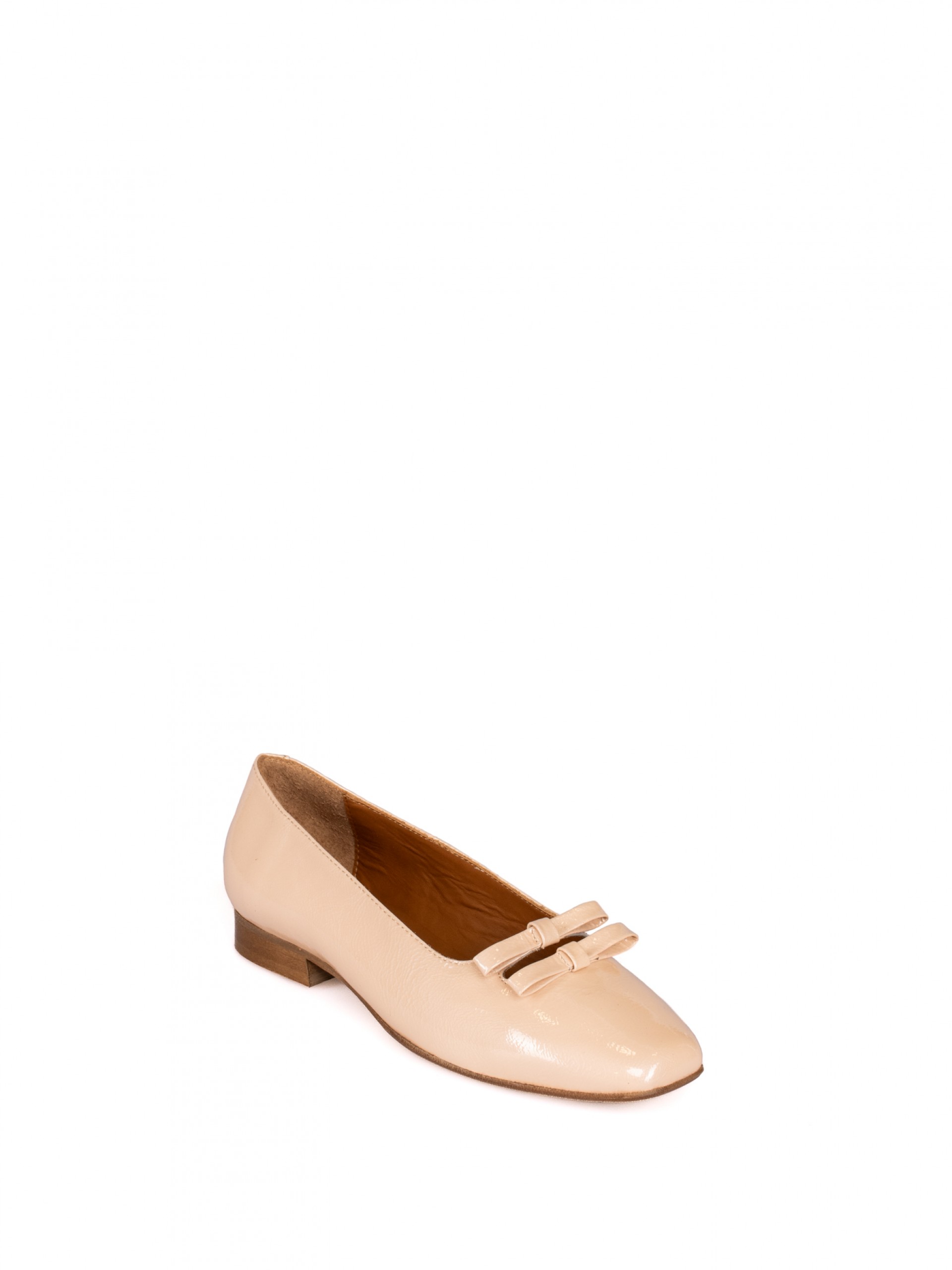 Flat shoes with bows in Varnish