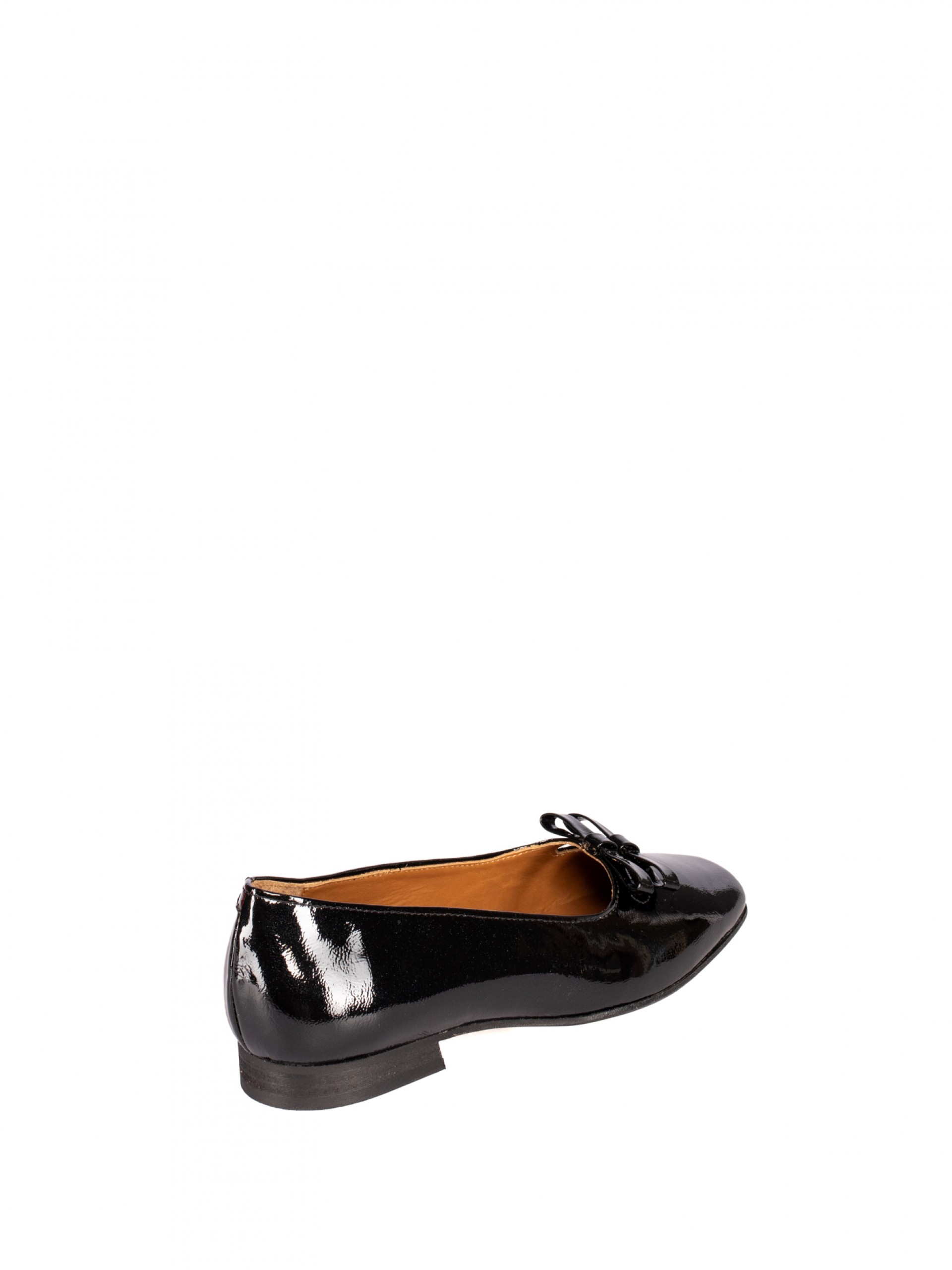 Flat shoes with bows in Varnish