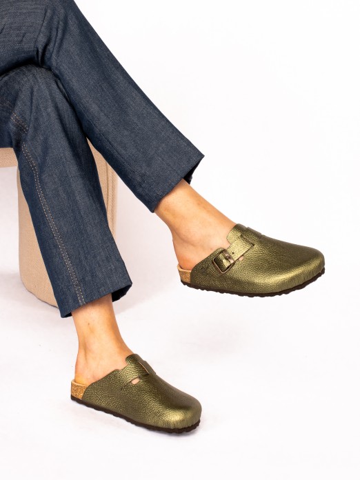 Clogs in Metallic Leather