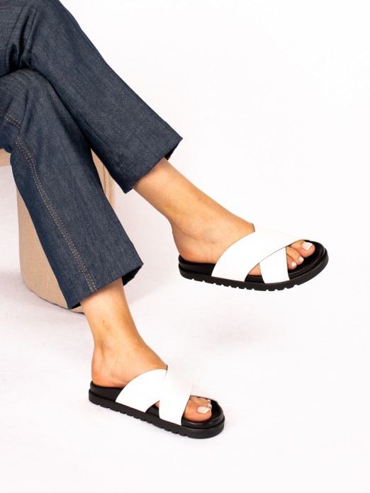 Chinelo Bio em Pele com tiras traadas