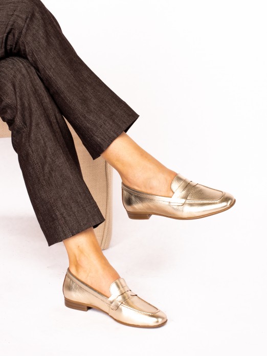 Mocassim em Pele Laminada com Travesso