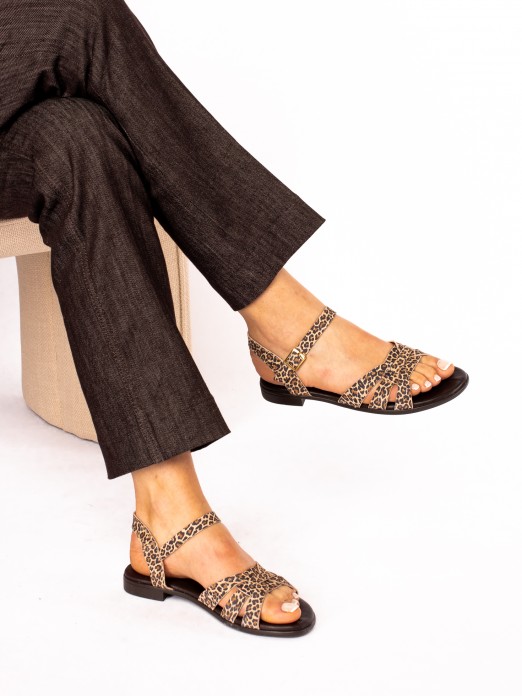 Sandlia Multiplas tiras em  Animal Print