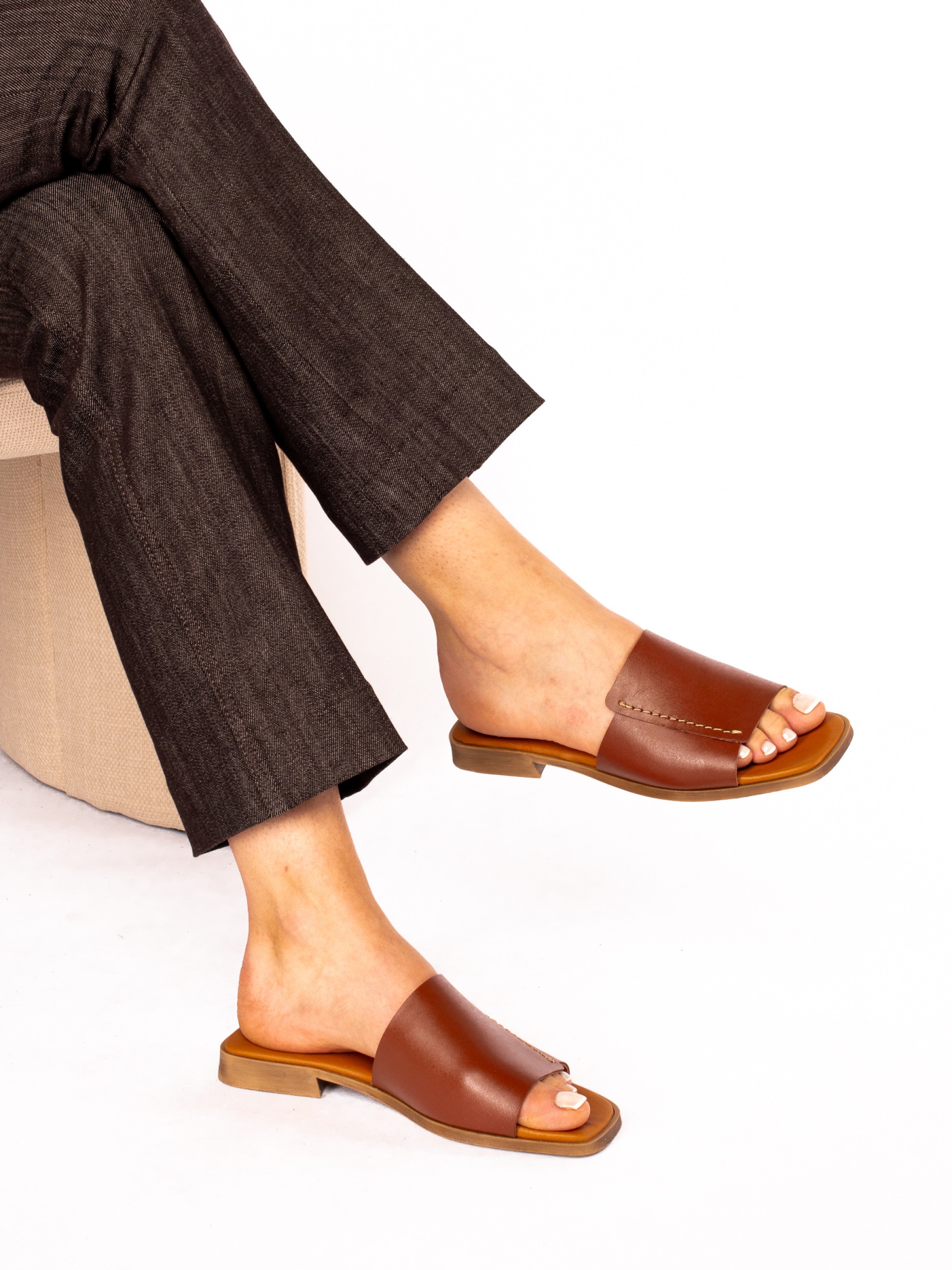 Chinela de Gáspea larga em Pele