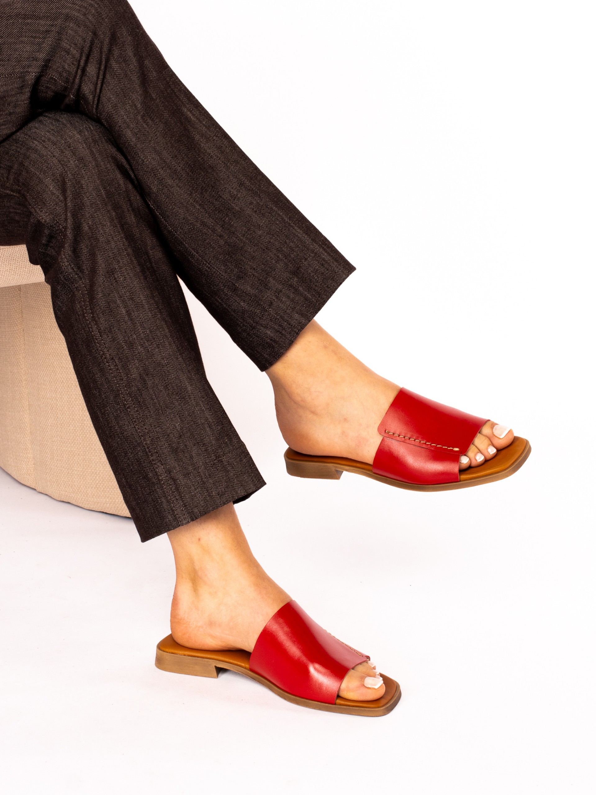 Chinela de Gáspea larga em Pele