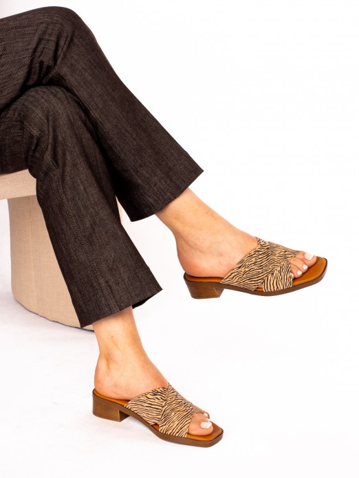 Chinela de Salto em  Animal Print