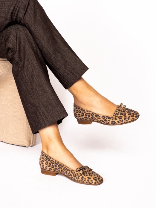 Flat shoes with bows in Animal Print Pattern