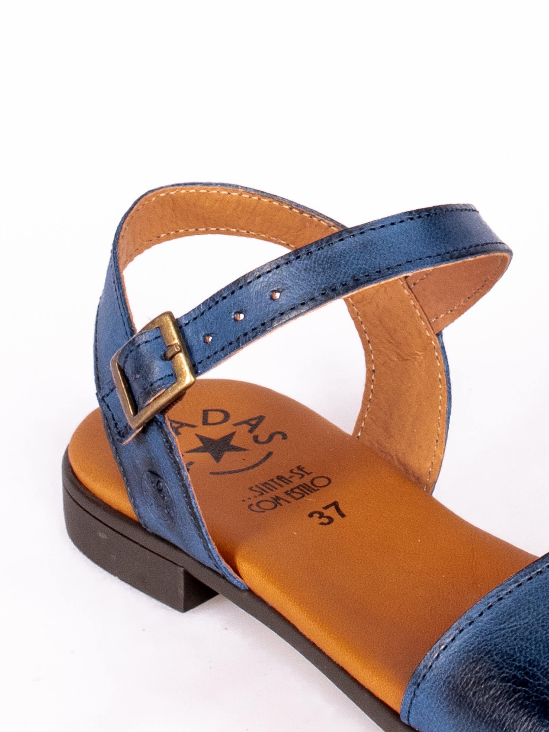 Sandália Rasa Clássica em Pele