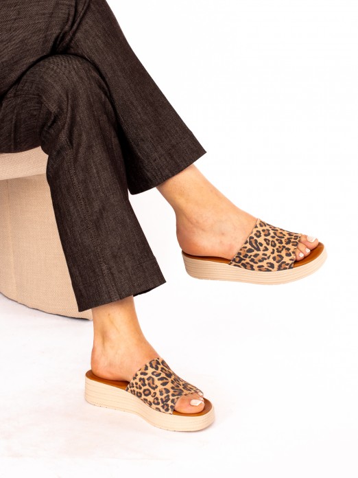 Chinela de Cunha em Animal Print