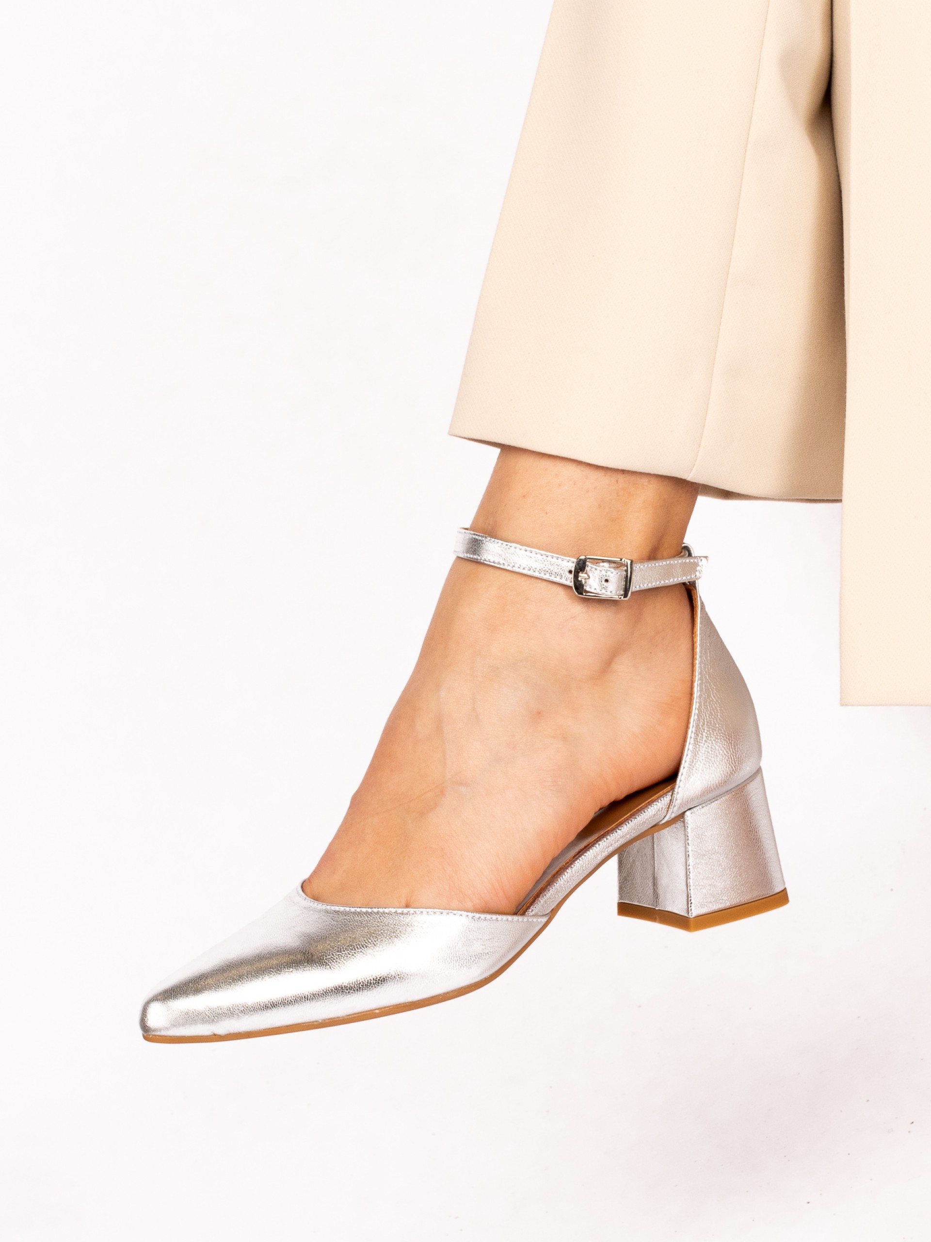 Medium Heel Shoe in Laminated Leather