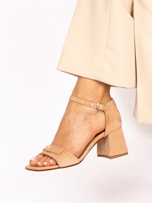 Sandlia Salto Alto com Detalhe de Lao em Camura