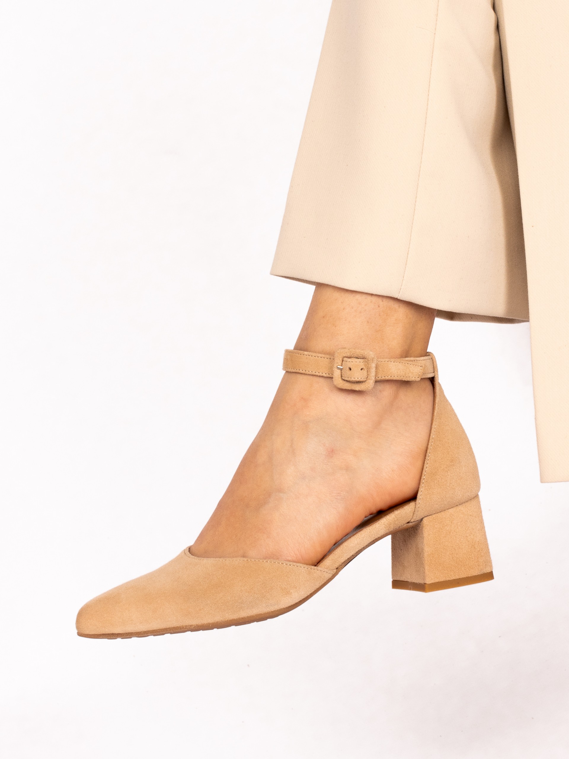 Sapato de Salto médio em Camurça