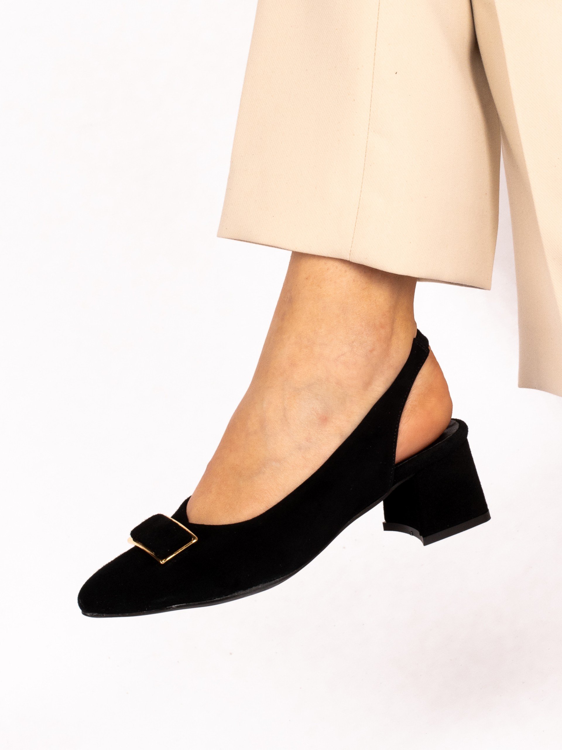 Heel Shoe with Application