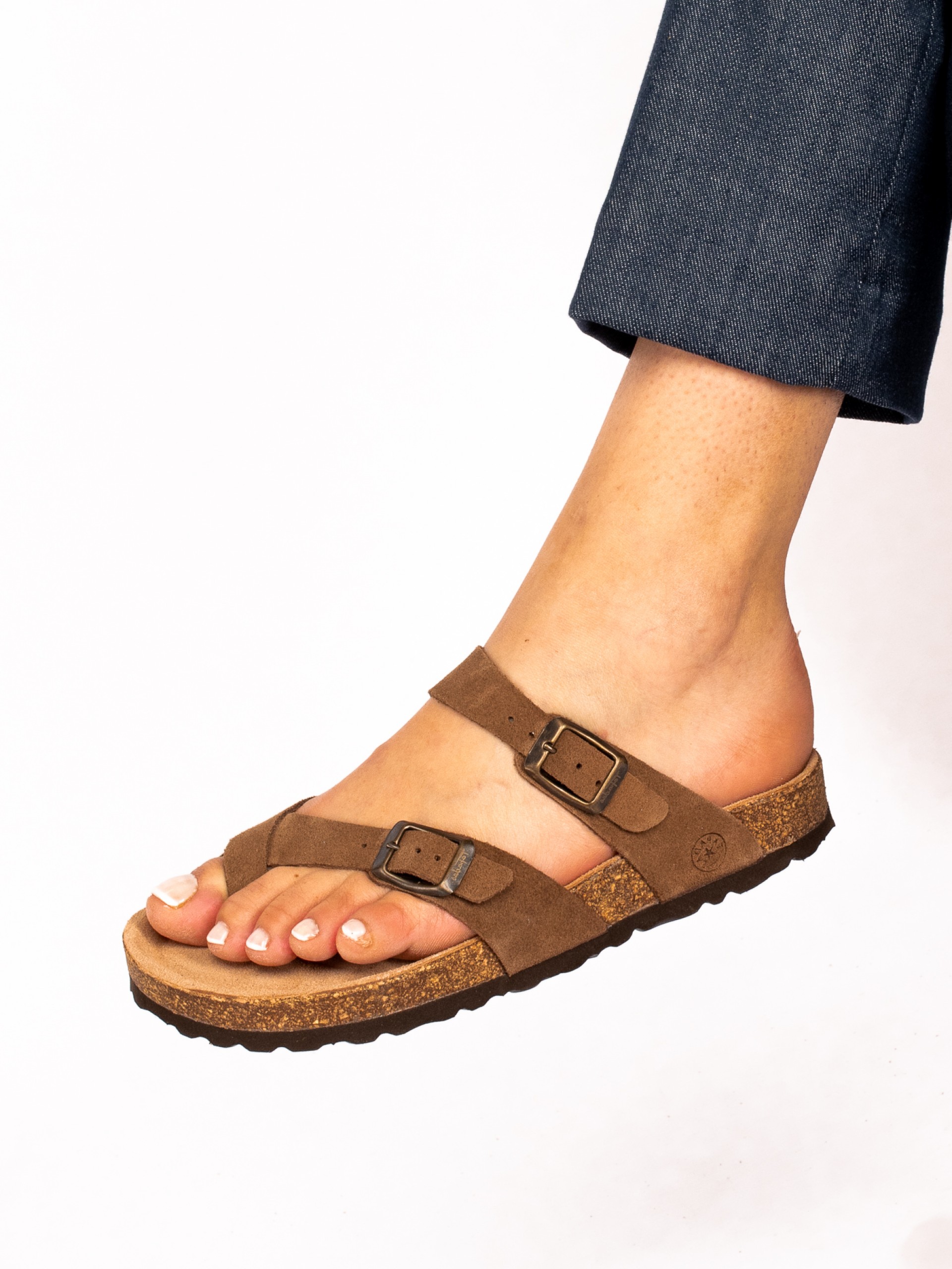 Chinela com Fivelas em Camurça