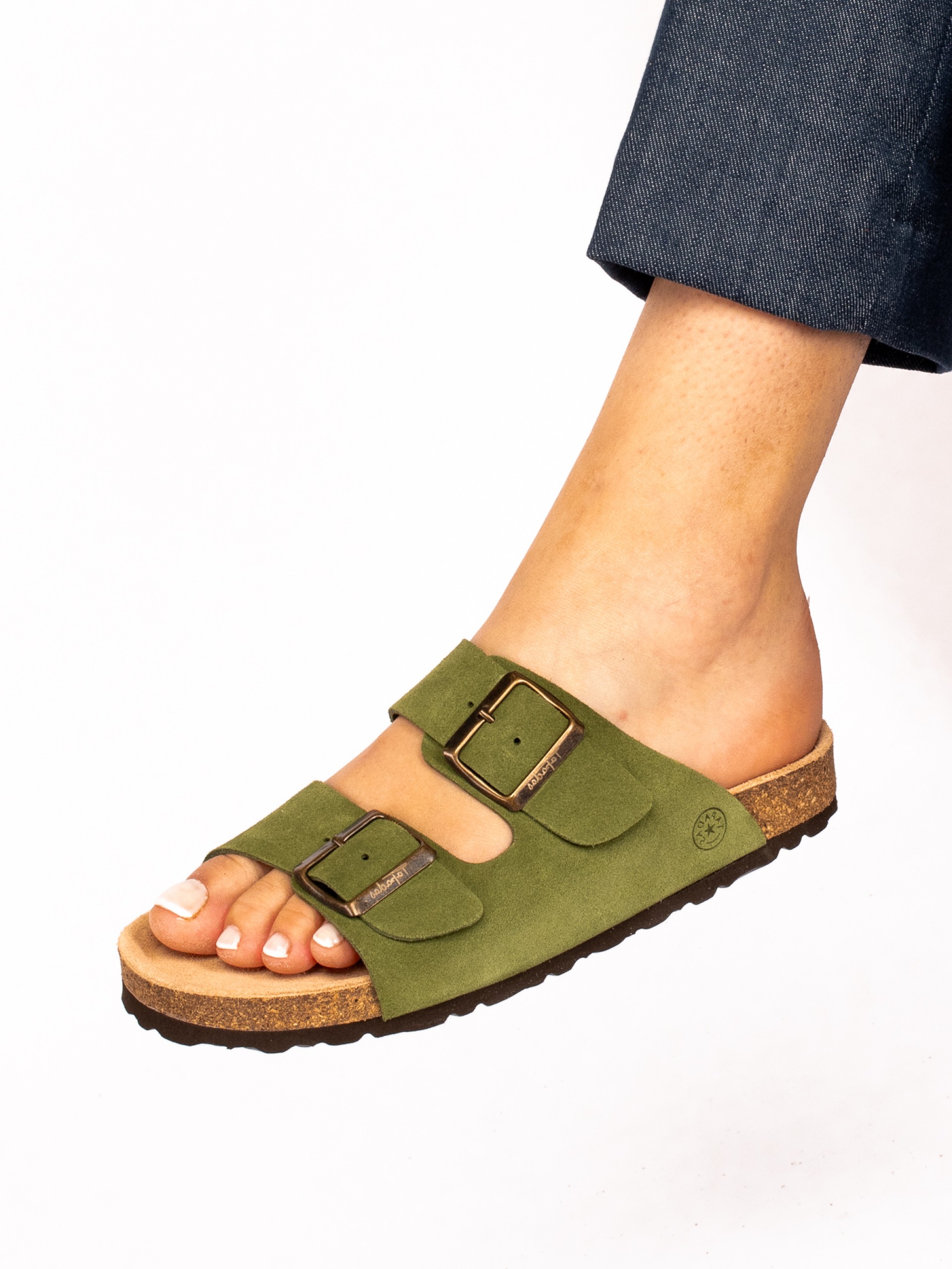 Chinela Bio com Duas Fivelas em Camurça