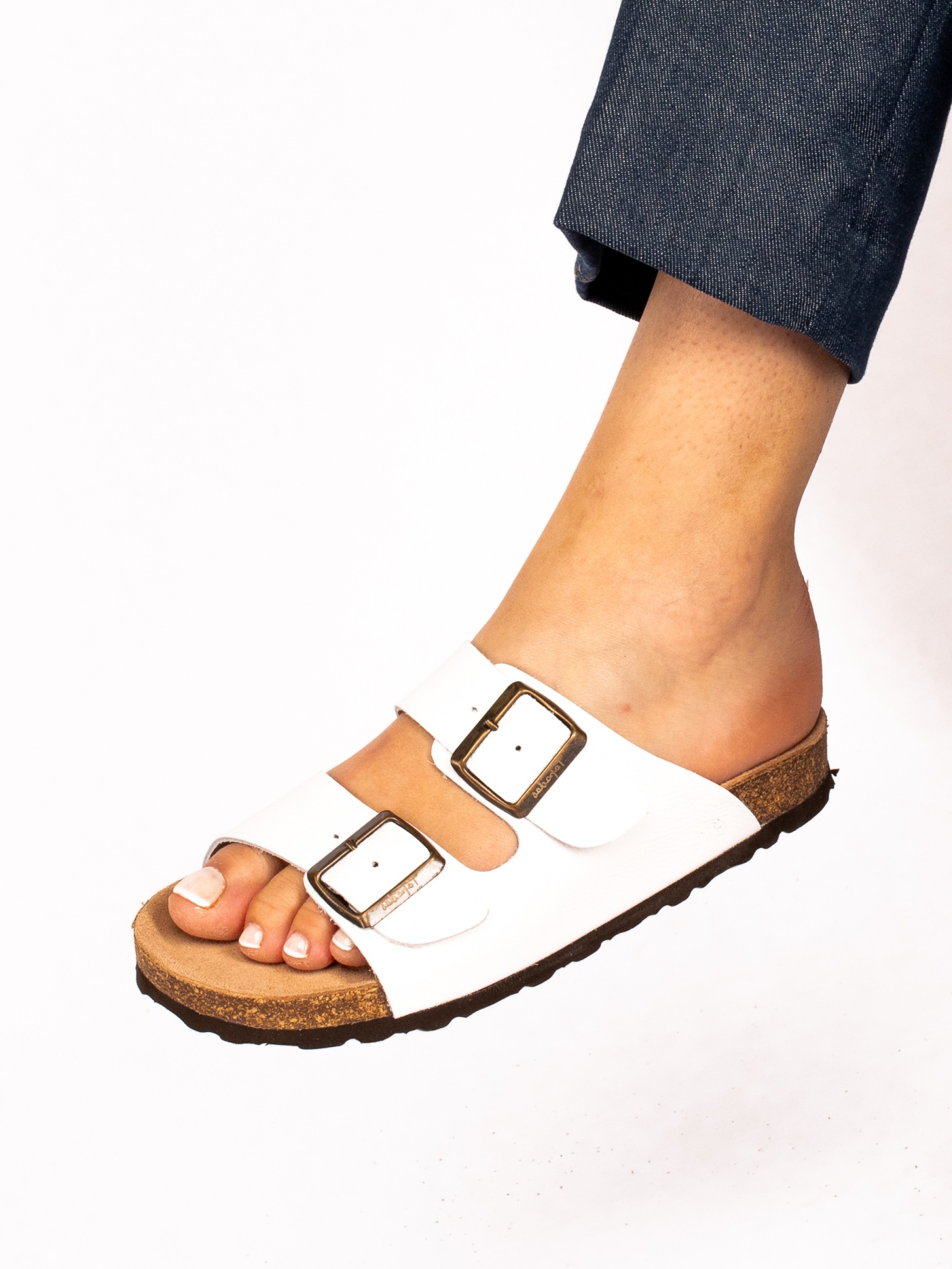 Chinela Bio com Duas Fivelas em Pele Metalizada