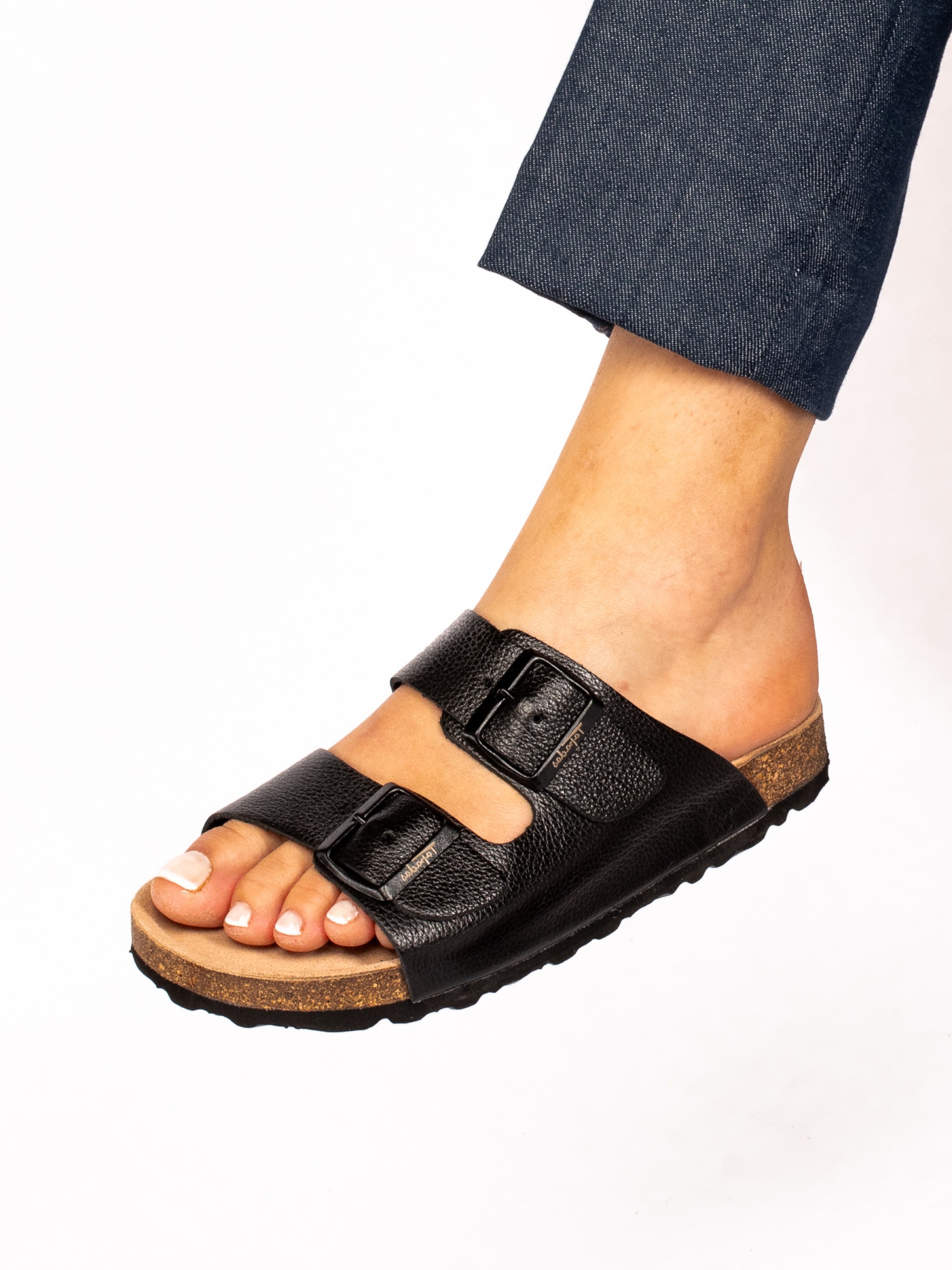 Chinela Bio com Duas Fivelas em Pele Metalizada