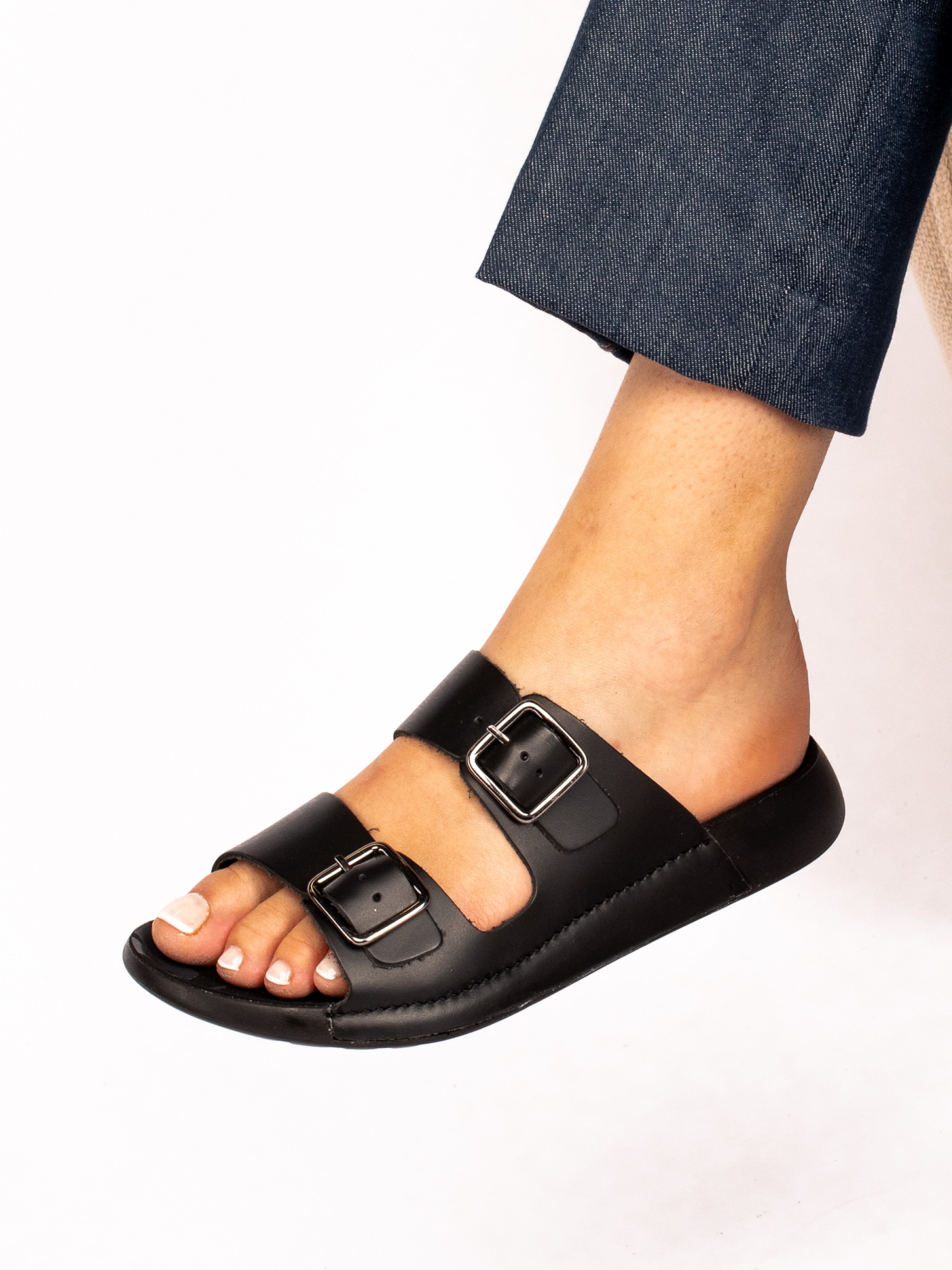 Chinela Conforto com Duas Fivelas em Pele