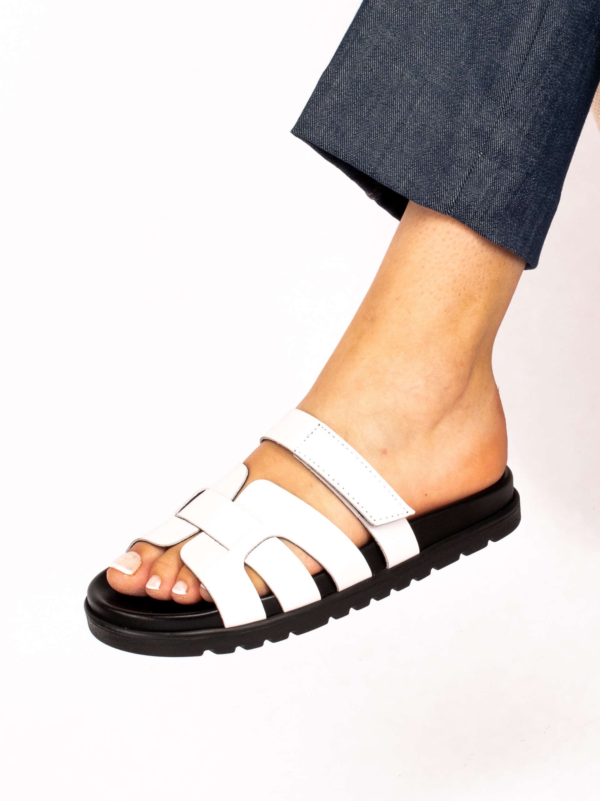 Chinelo Bio em Pele com Velcro