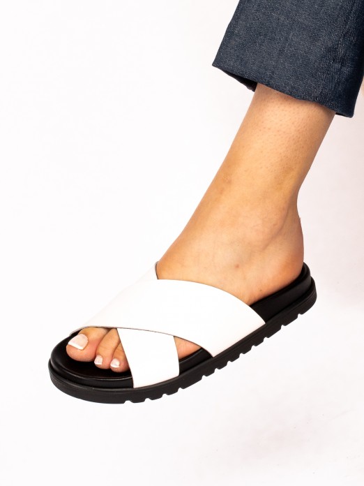 Chinelo Bio em Pele com tiras traadas