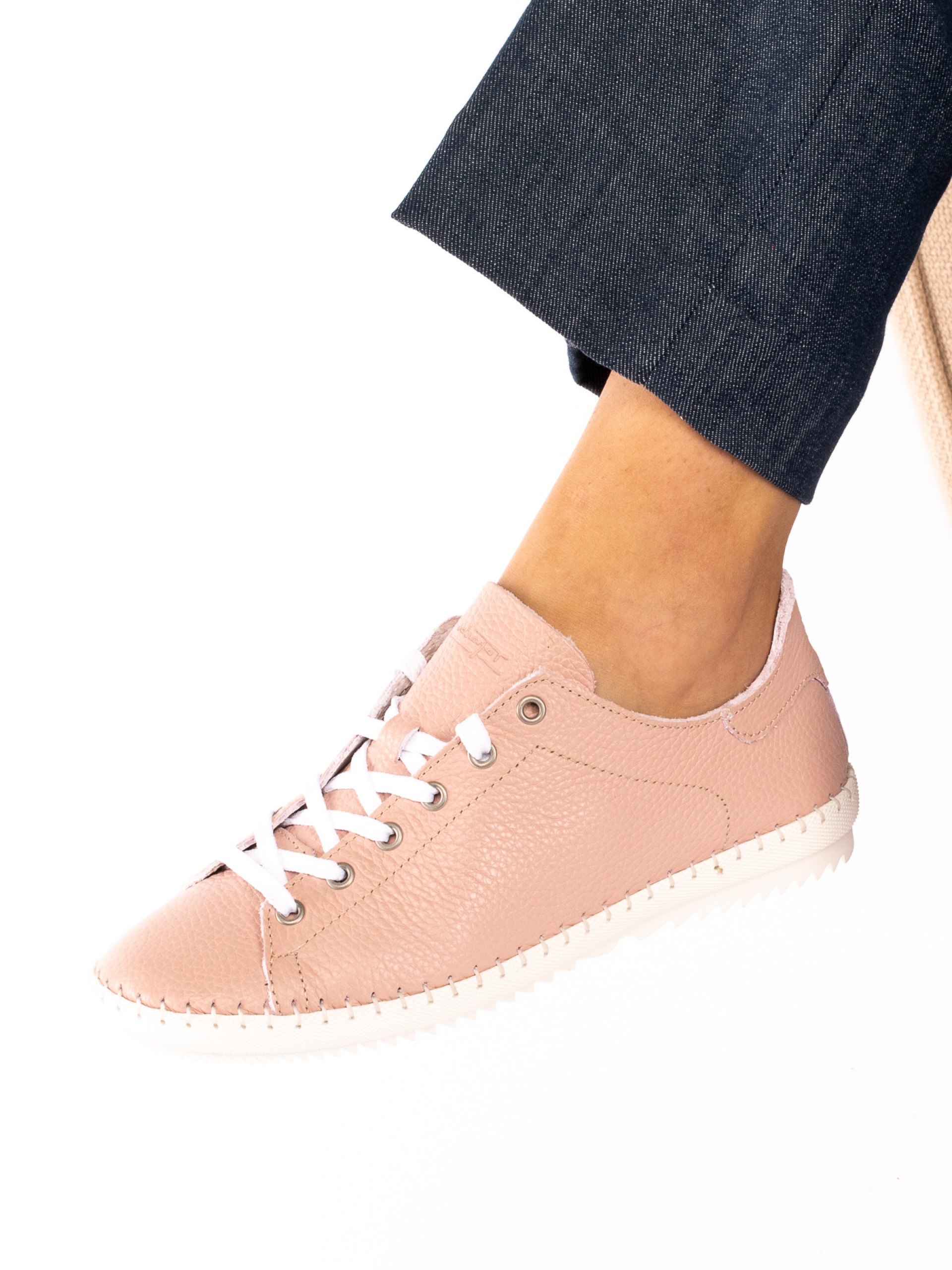 Sports Shoe in
Leather