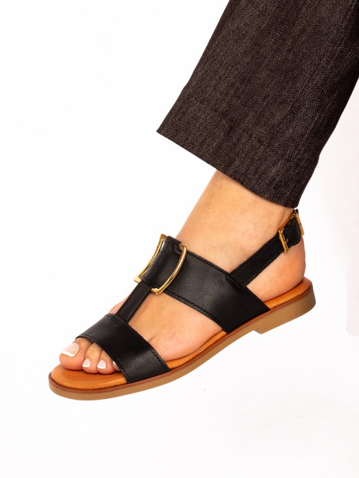 Sandlias em Pele com detalhe Dourado
