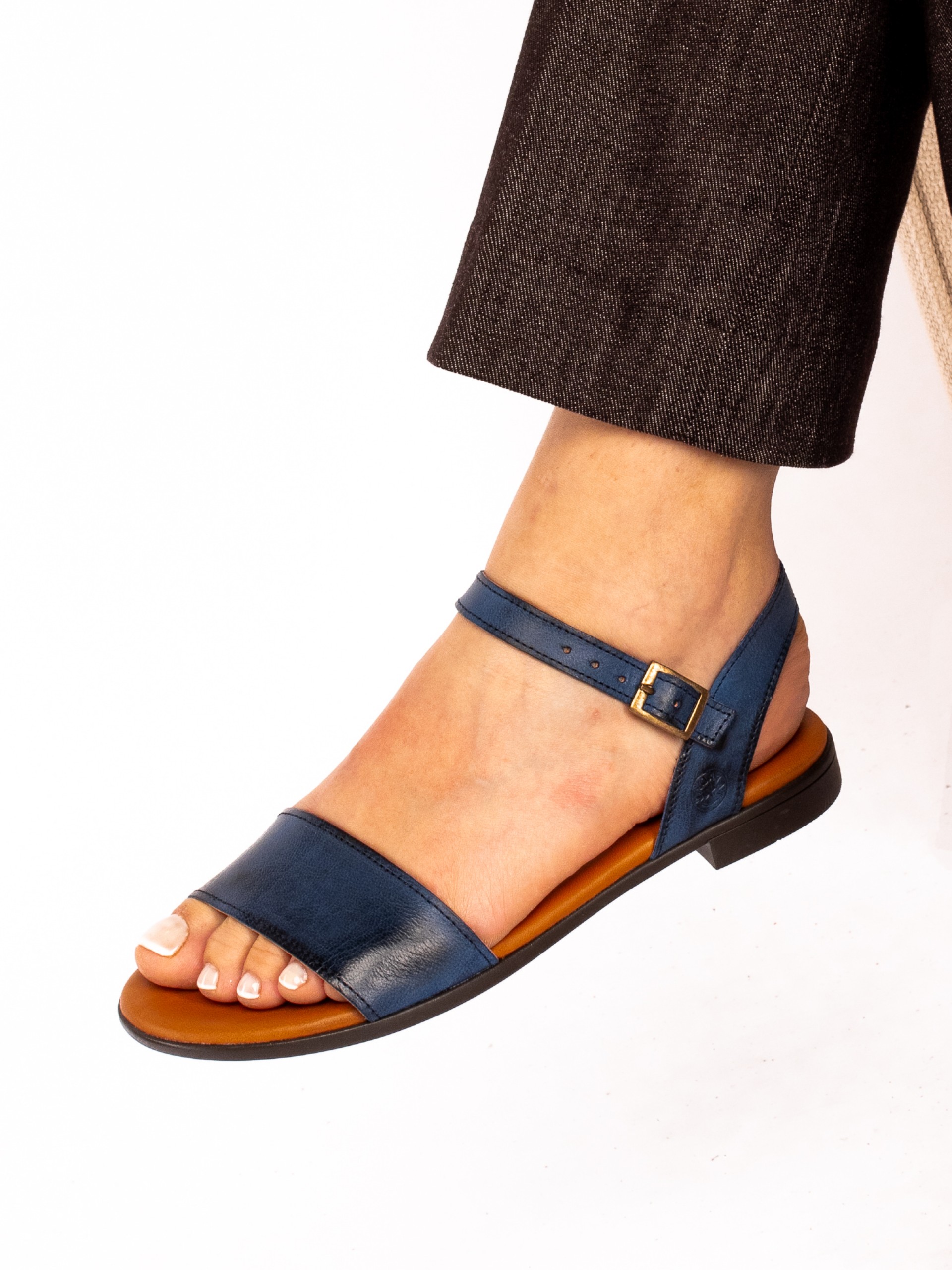 Sandália Rasa Clássica em Pele