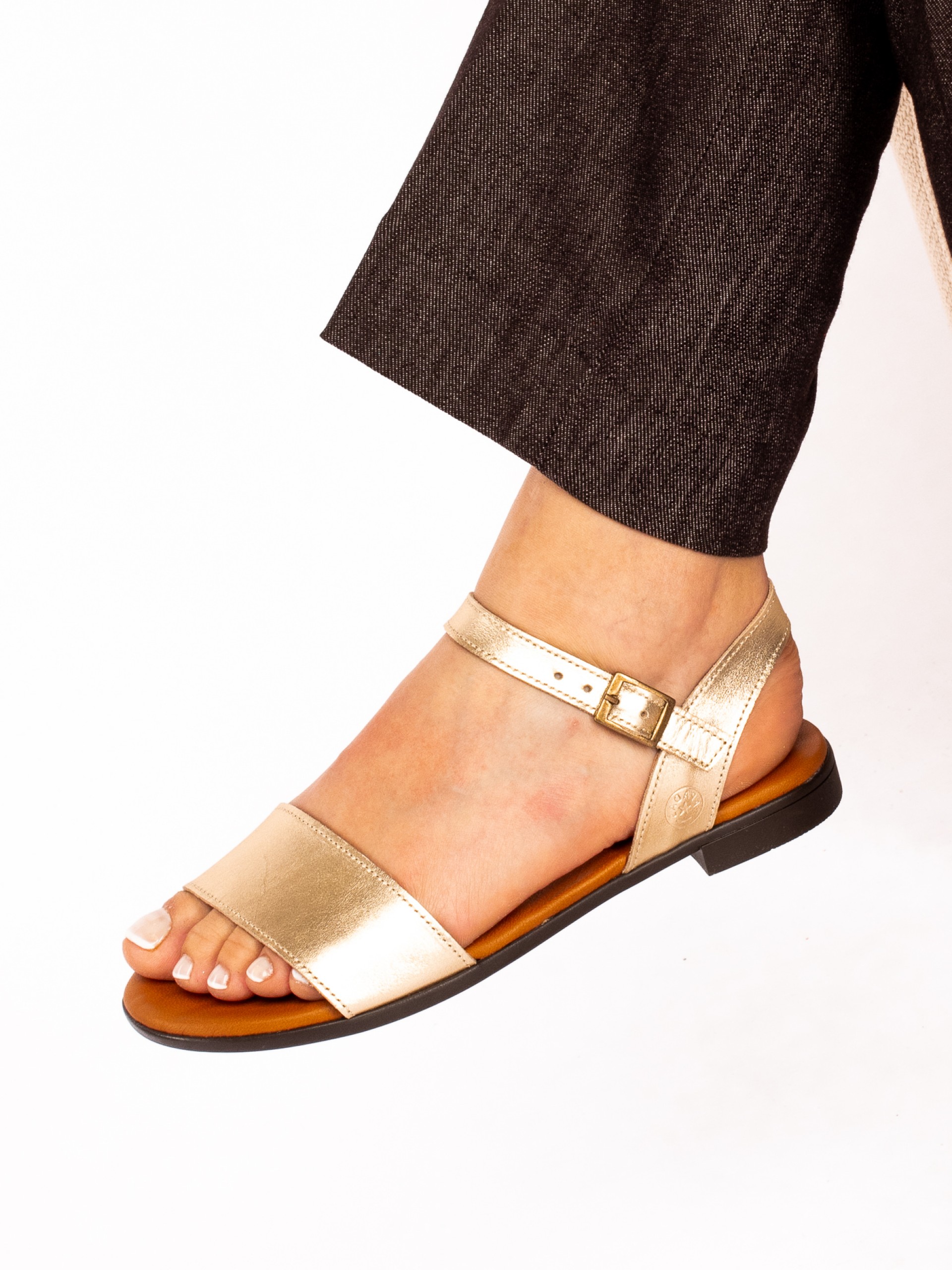 Sandália Rasa Clássica em Pele
