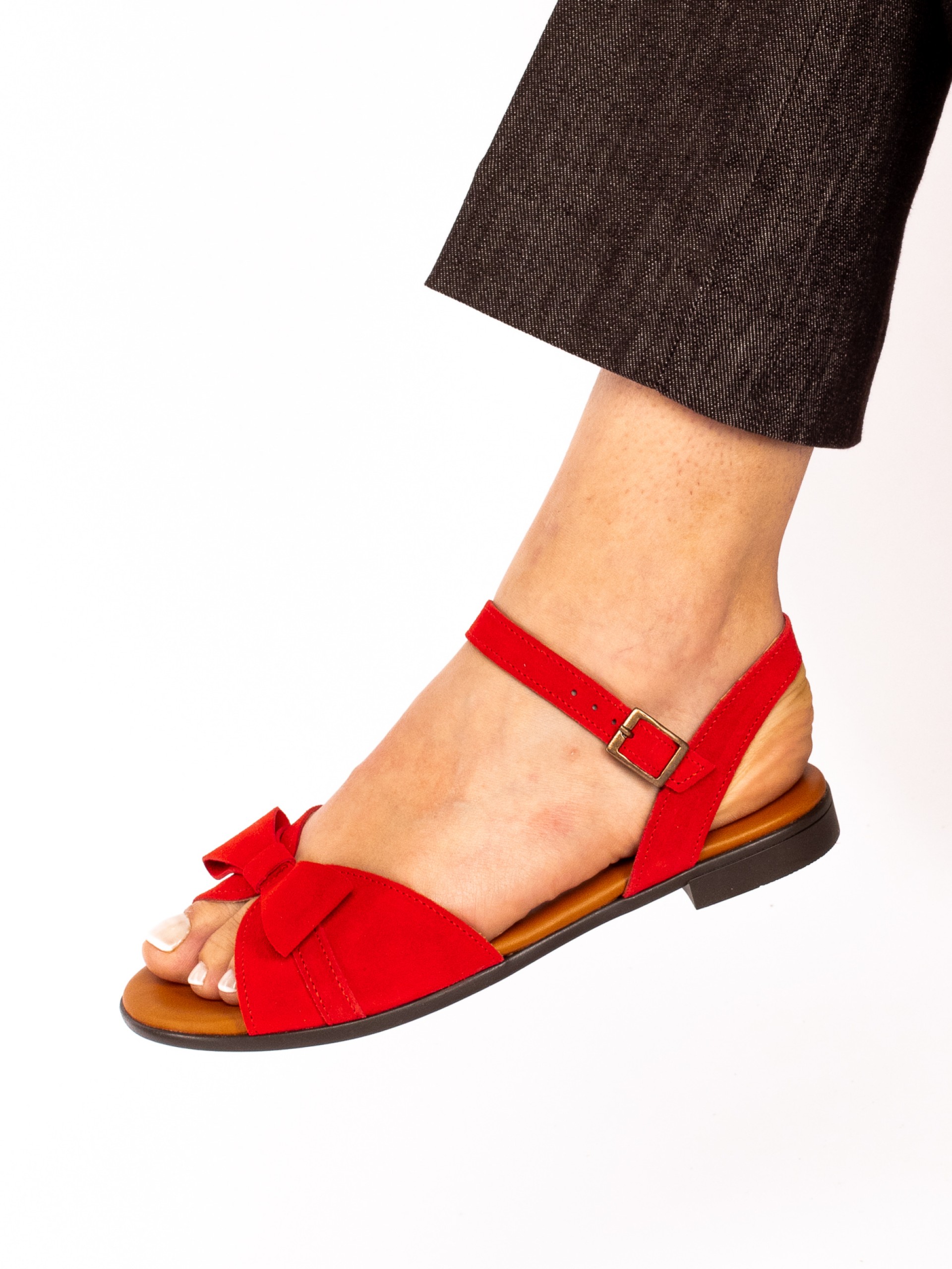 Sandália Rasa com Laço em Camurça