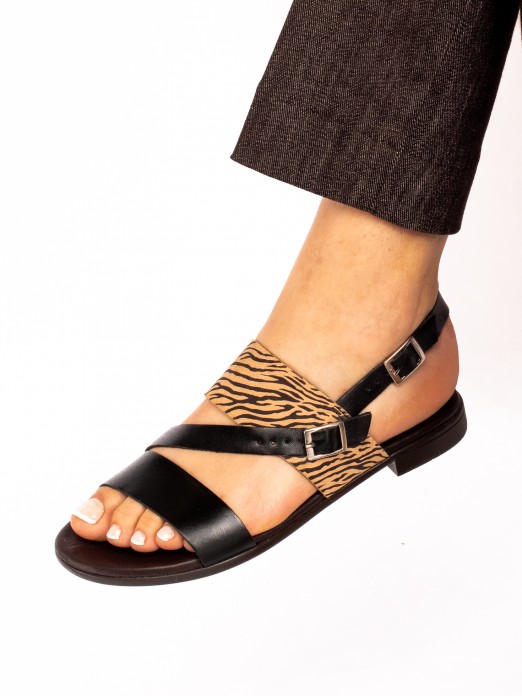 Sandlia Rasa em Pele e Camura Animal Print