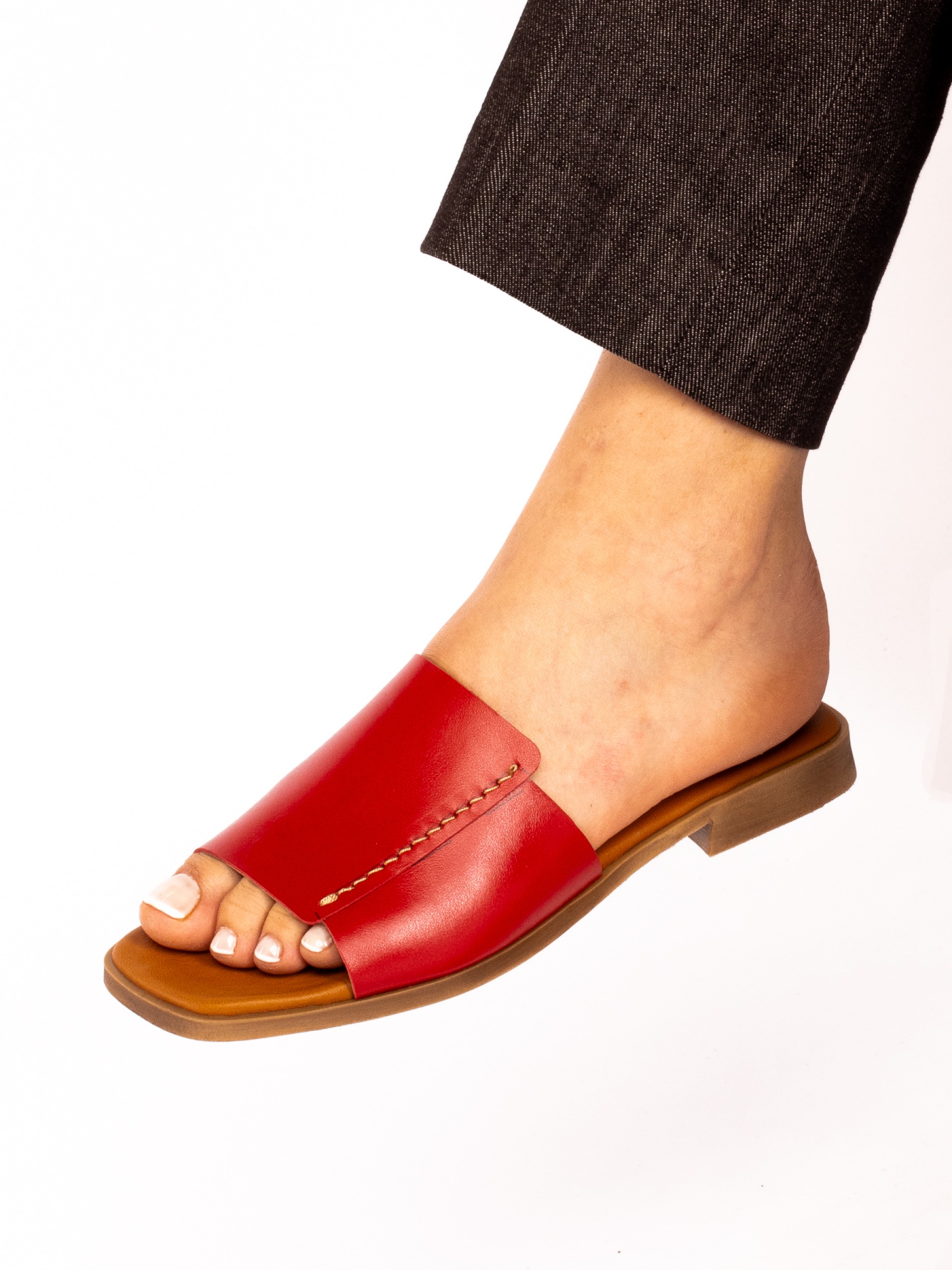 Chinela de Gáspea larga em Pele