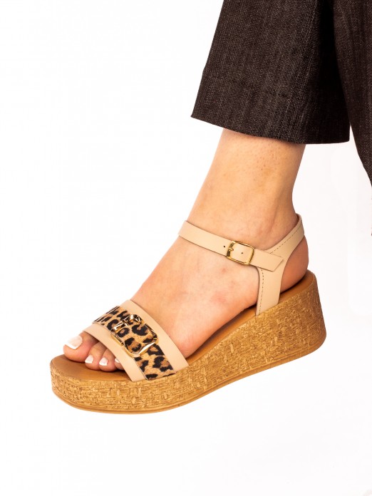 Sandlia de Cunha com detalhe Animal Print