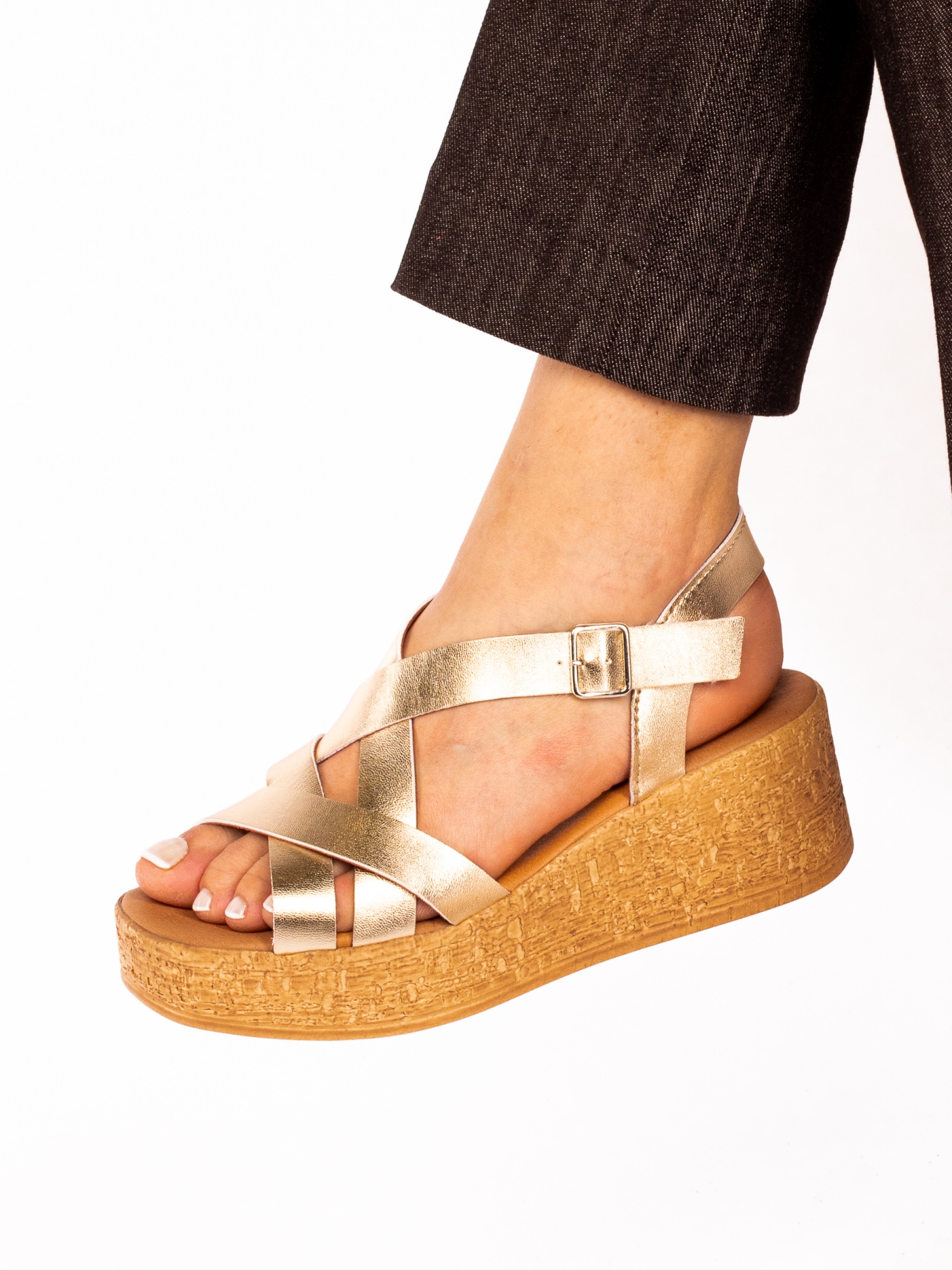 Sandália de Cunha com Tiras em Pele