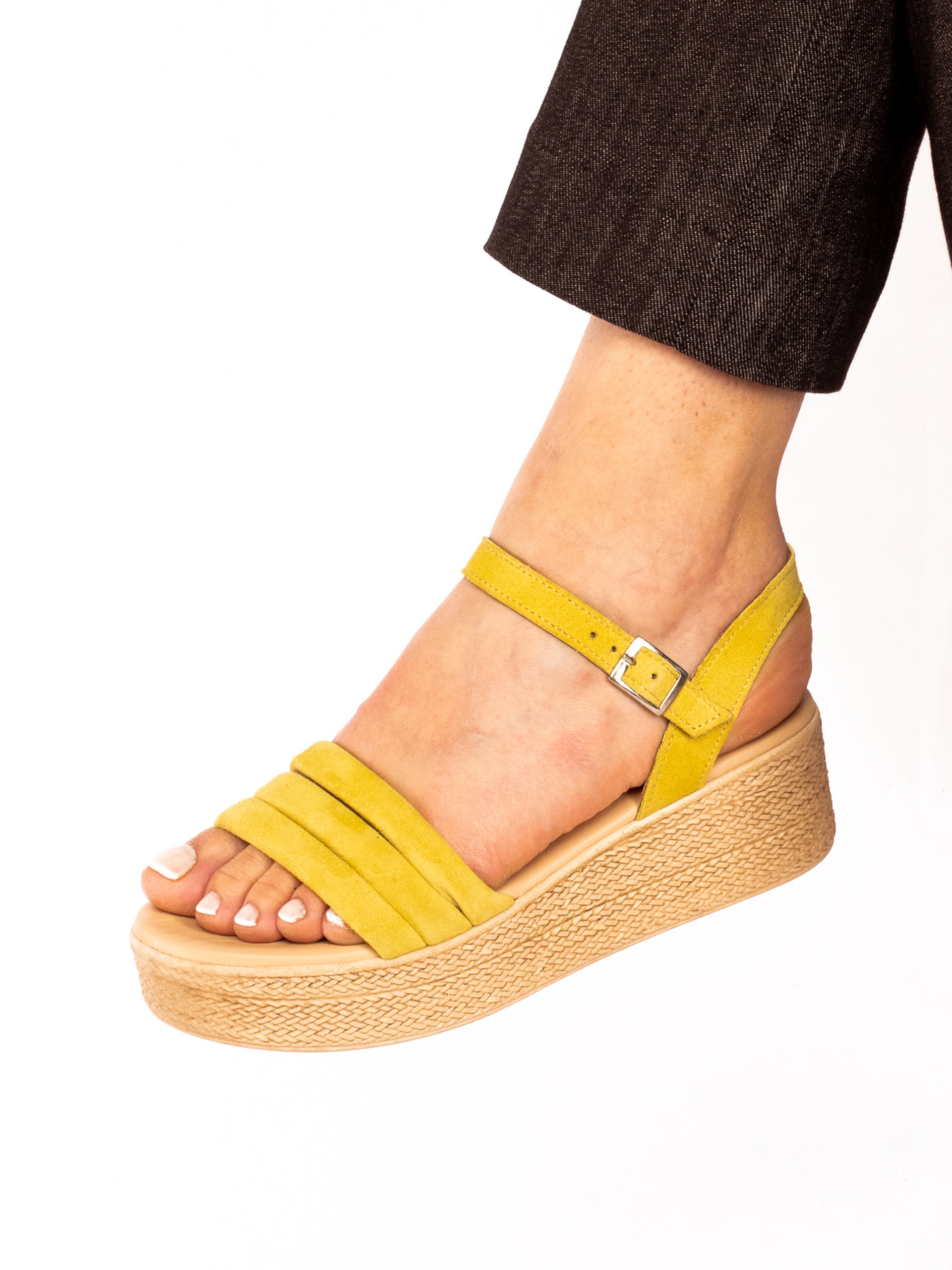 Sandália de plataforma em camurça