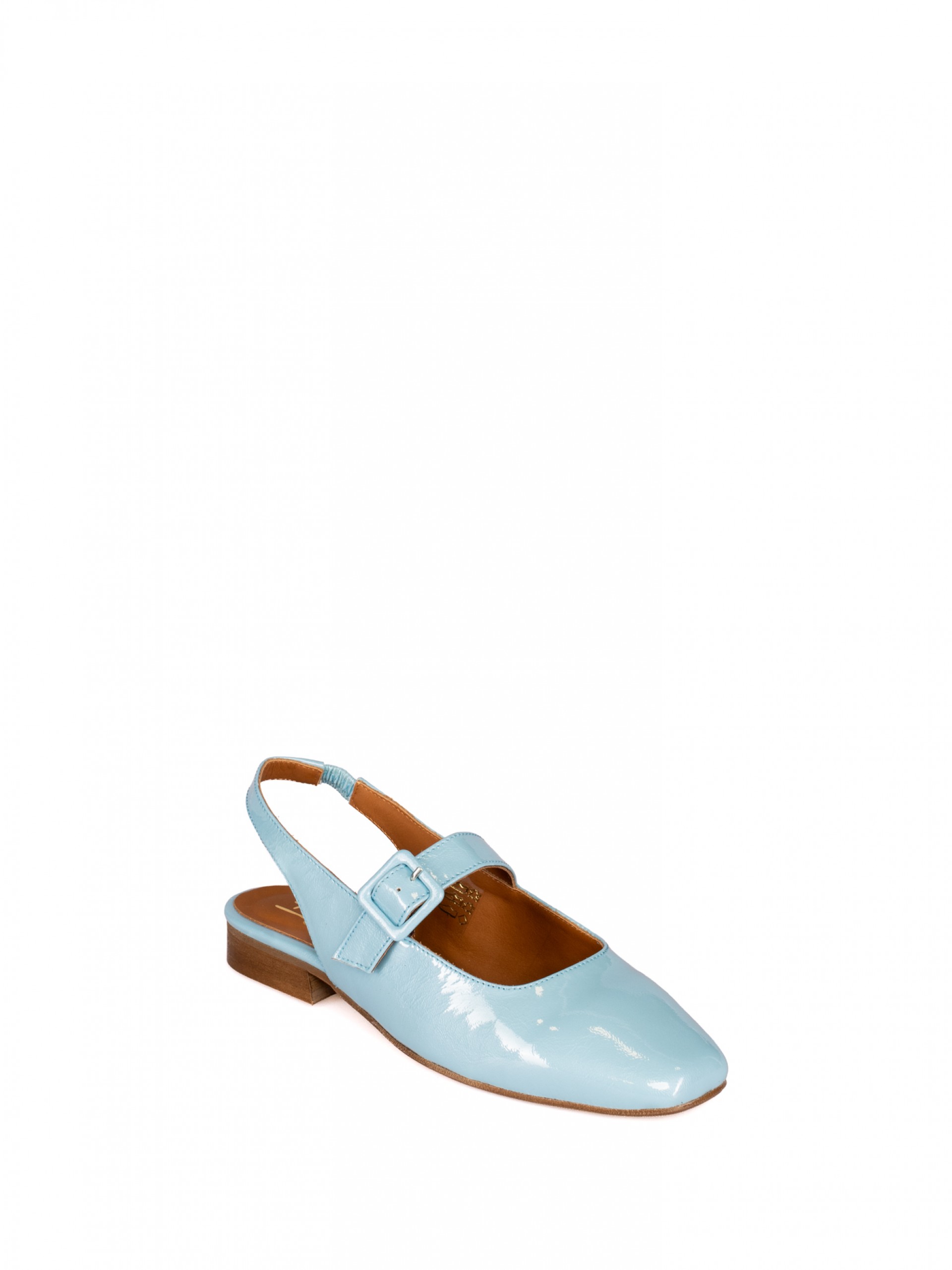 Flat shoe in varnish with Buckle