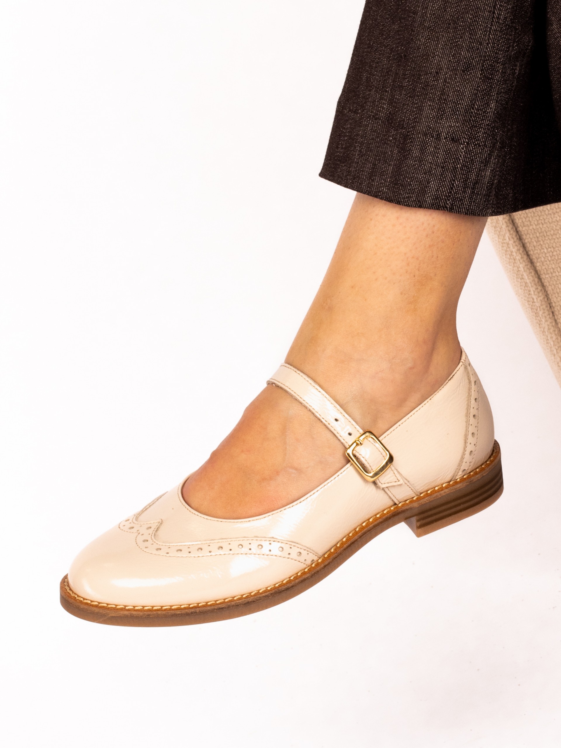 Sapato Mary Jane em Verniz com detalhe Picotado