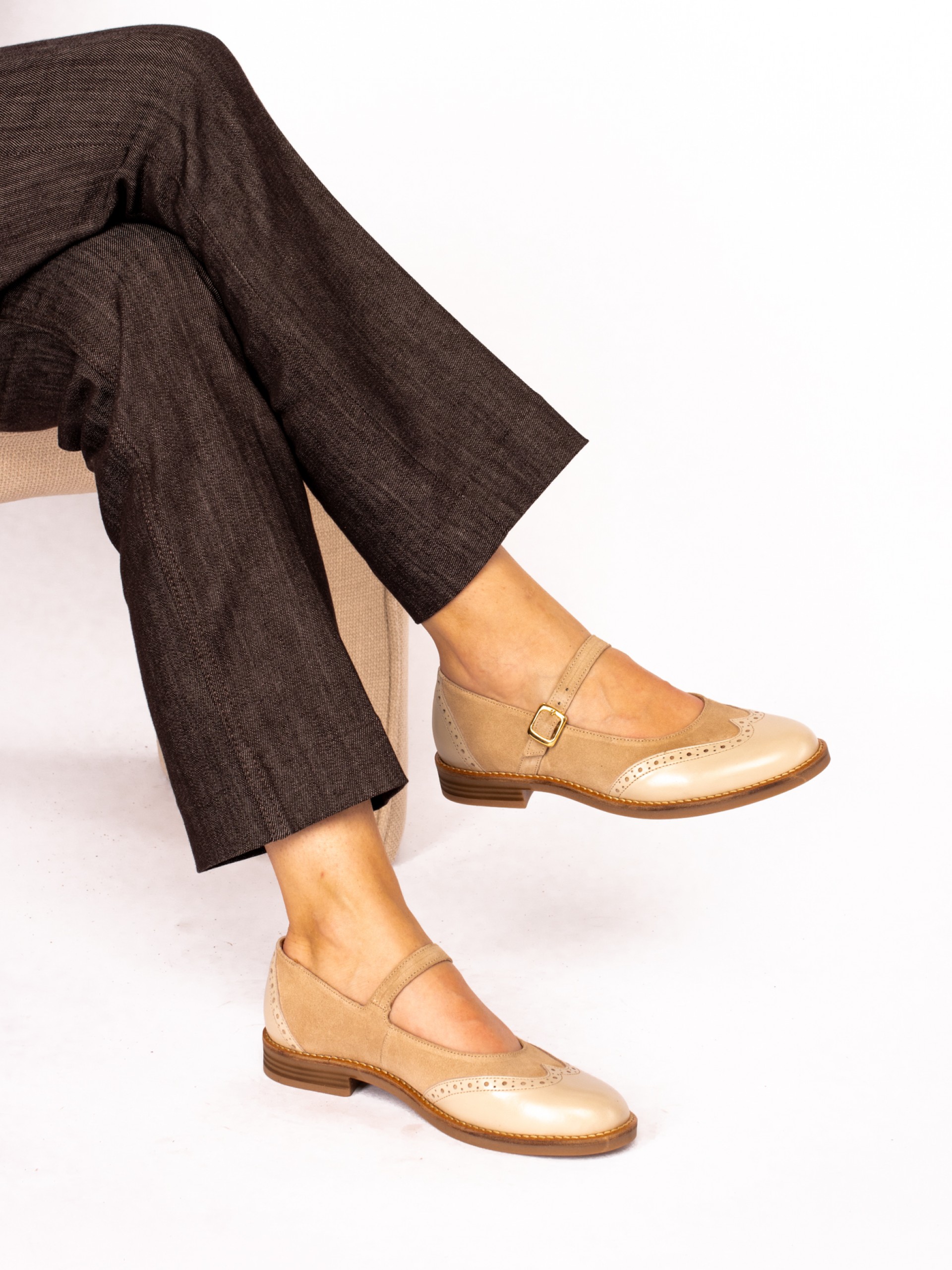 Leather and suede Mary Jane shoes with perforated