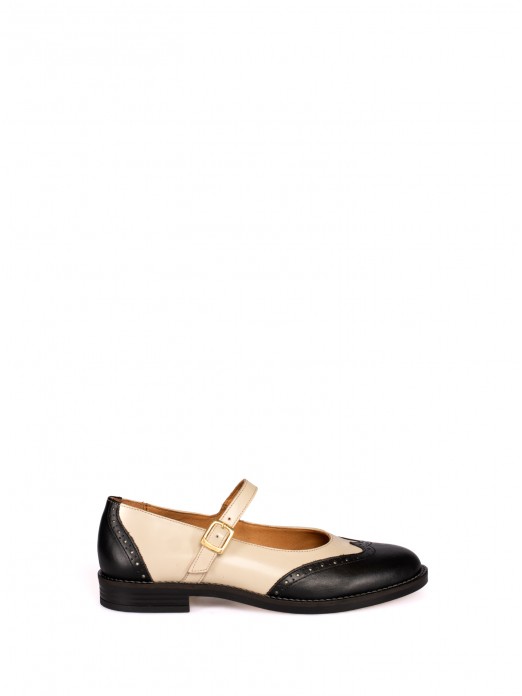 Leather Mary Jane shoes with perforated detail