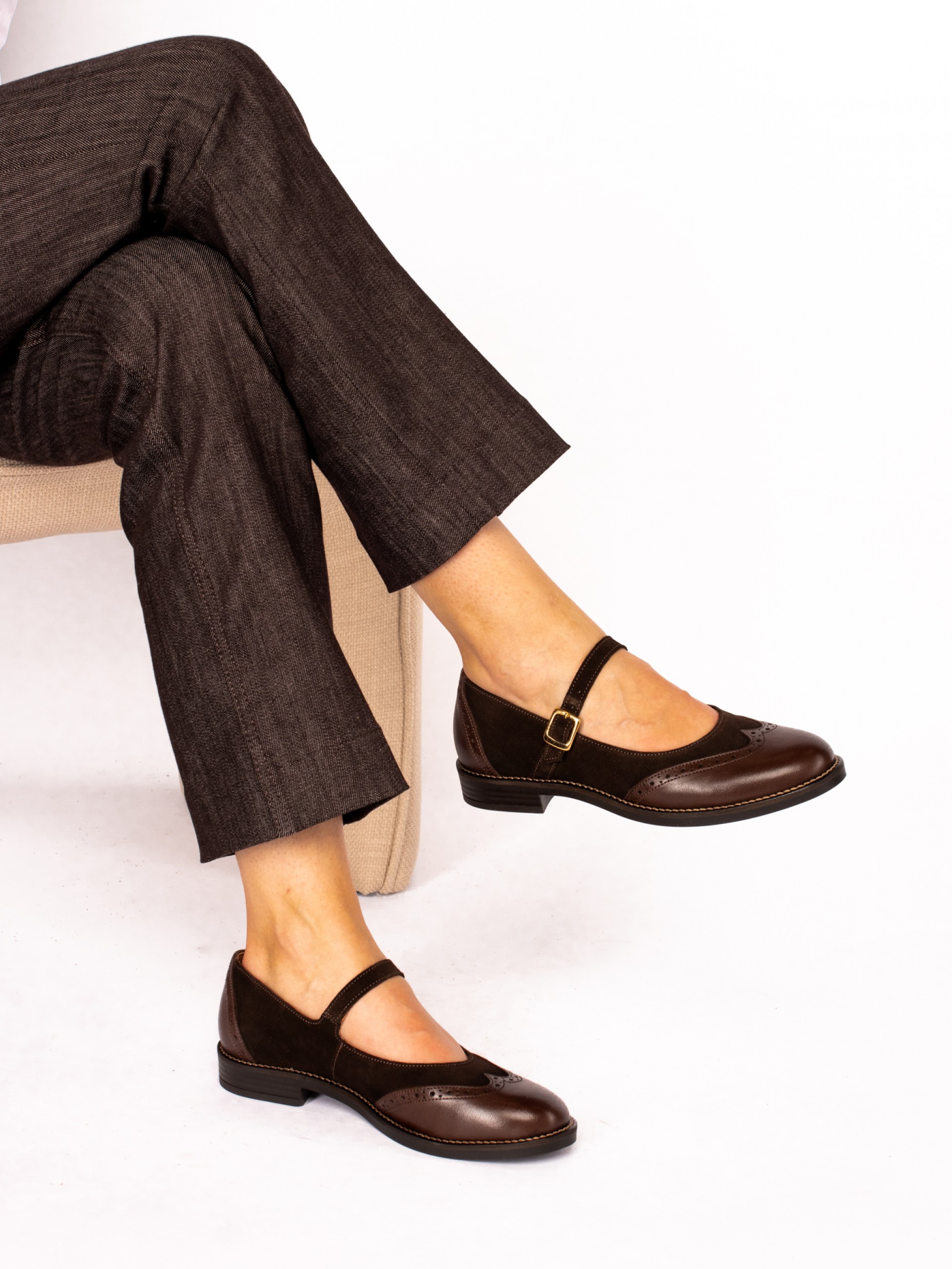 Leather and suede Mary Jane shoes with perforated