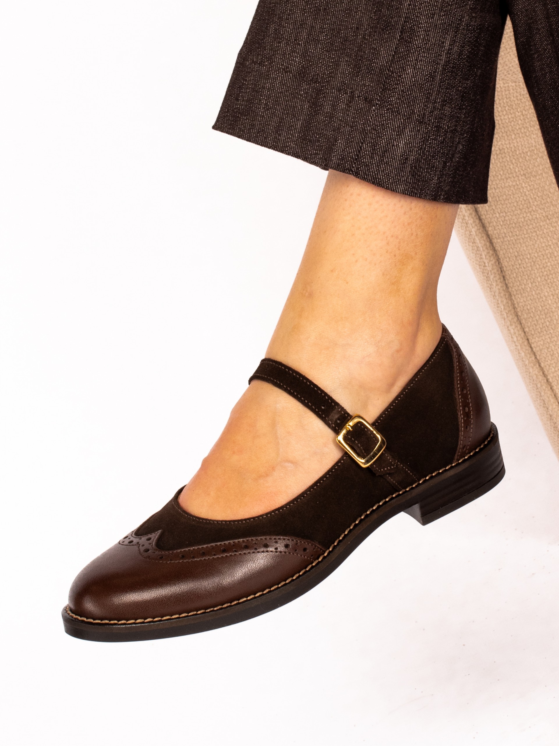 Leather and suede Mary Jane shoes with perforated