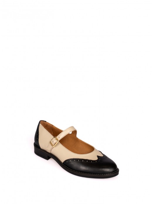 Leather Mary Jane shoes with perforated detail