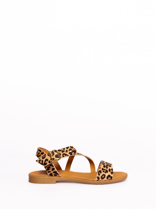 Sandlia Rasa com tira traada em Animal Print