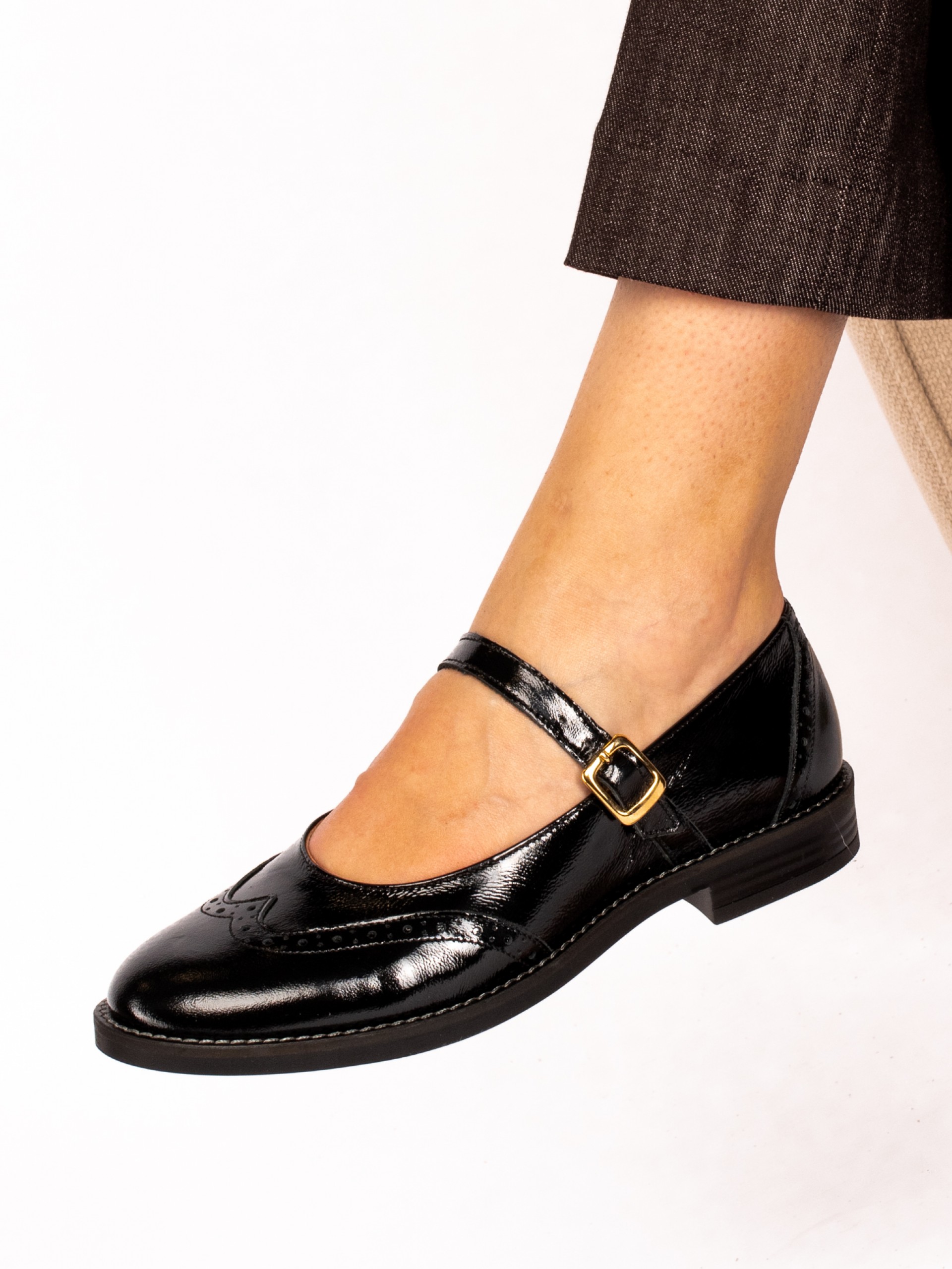 Sapato Mary Jane em Verniz com detalhe Picotado