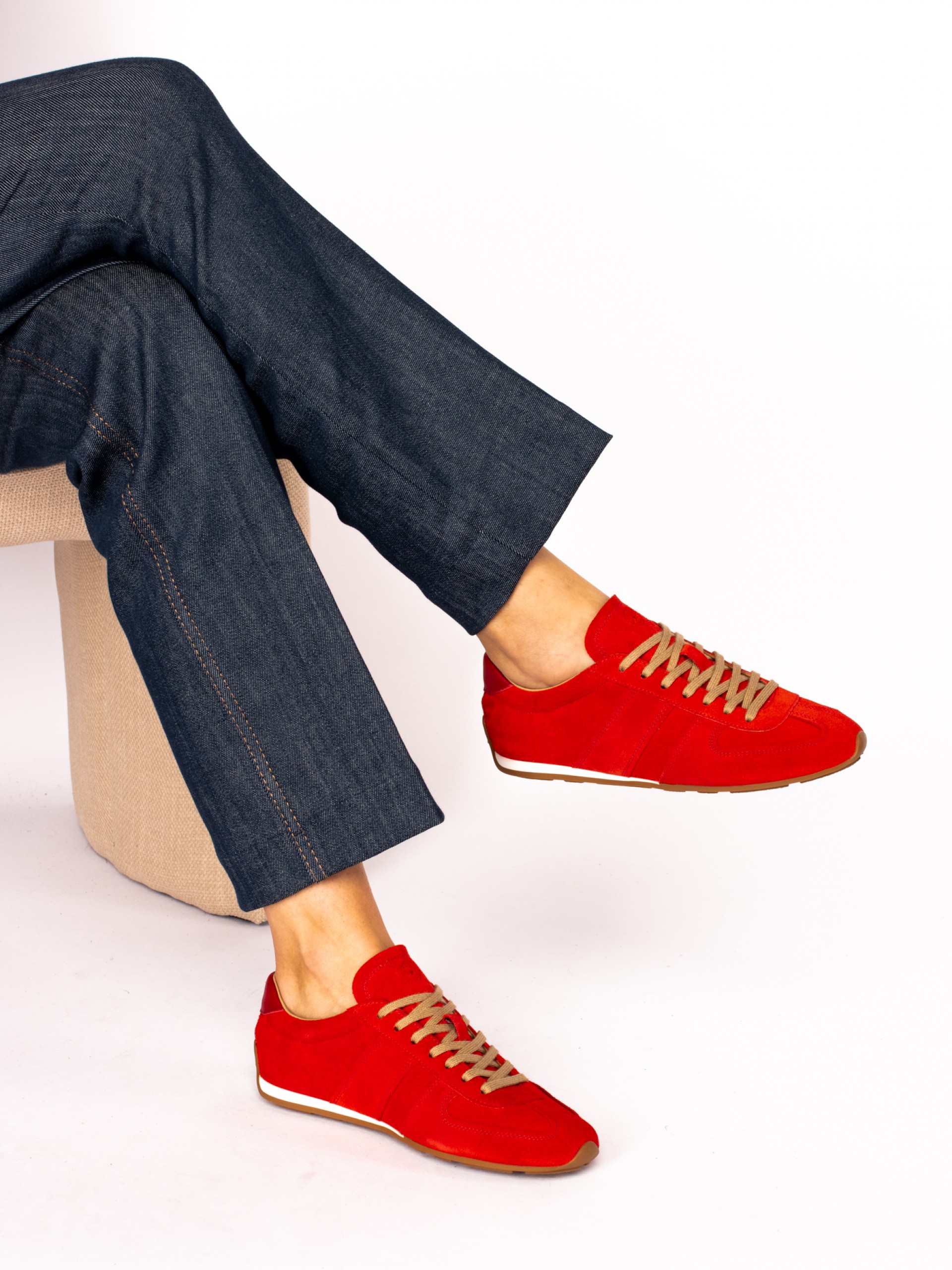 Sapato Desportivo Sola Fina em Camurça