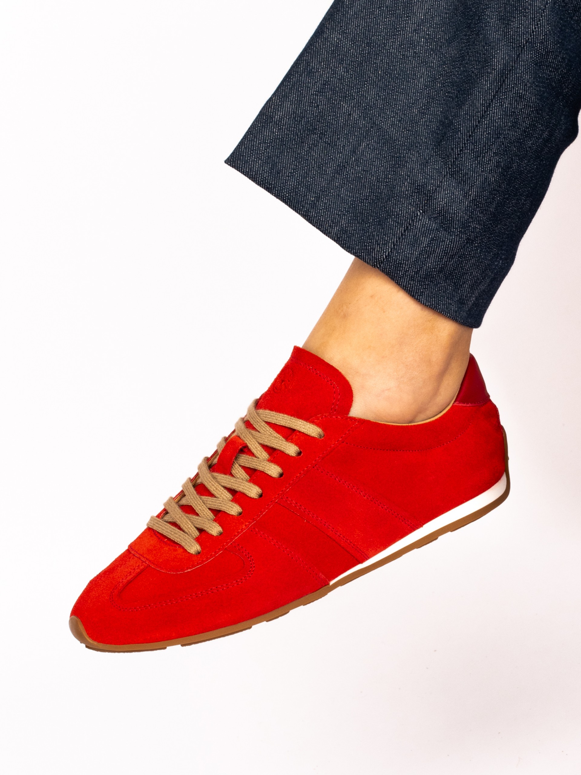 Sapato Desportivo Sola Fina em Camurça