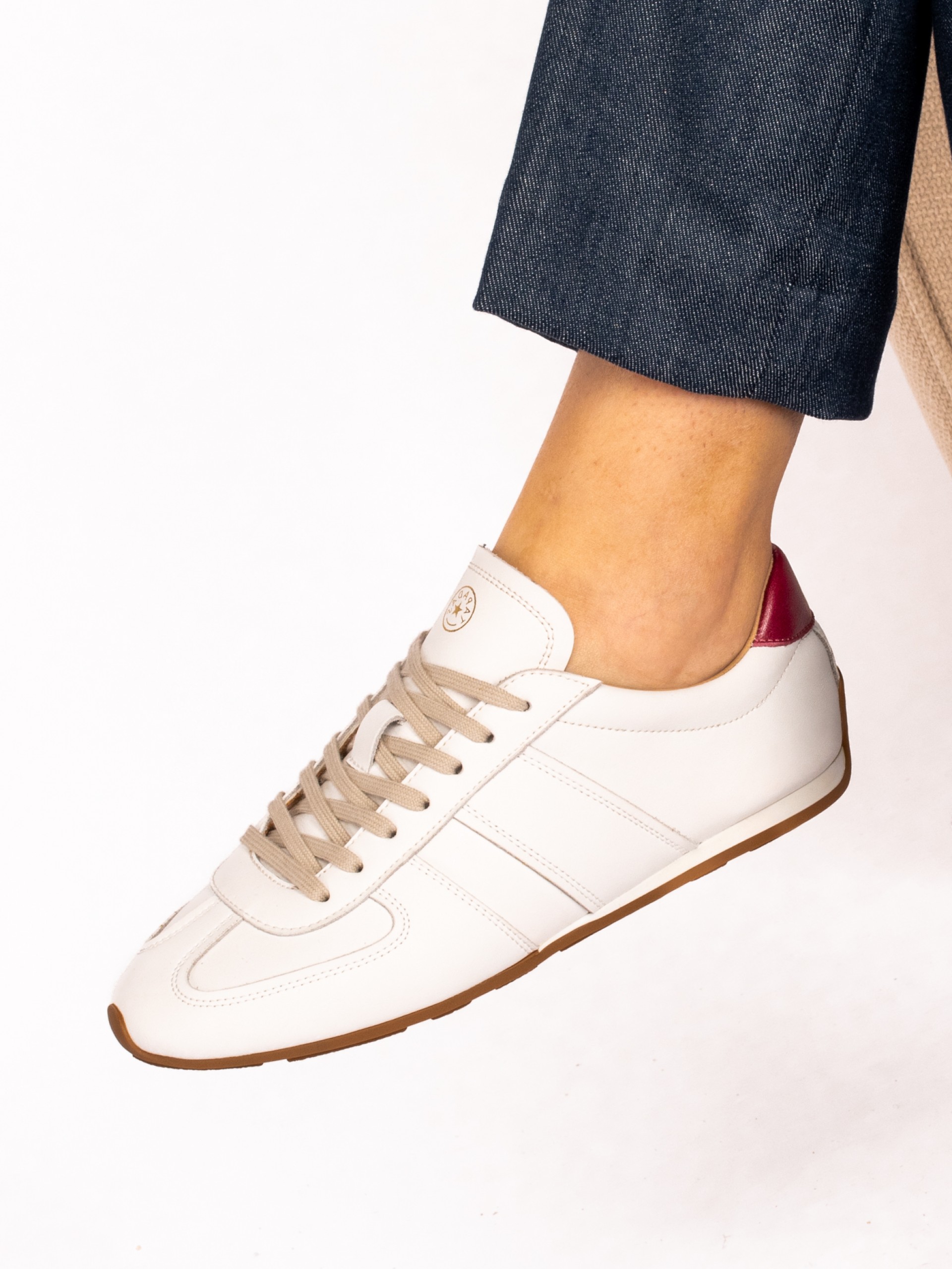 Thin Sole Leather Sports Shoe