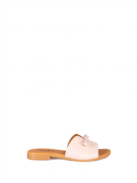 Chinela com Detalhe de Lao em Pele