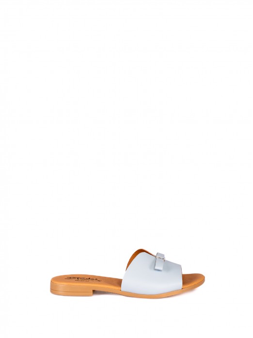Chinela com Detalhe de Lao em Pele