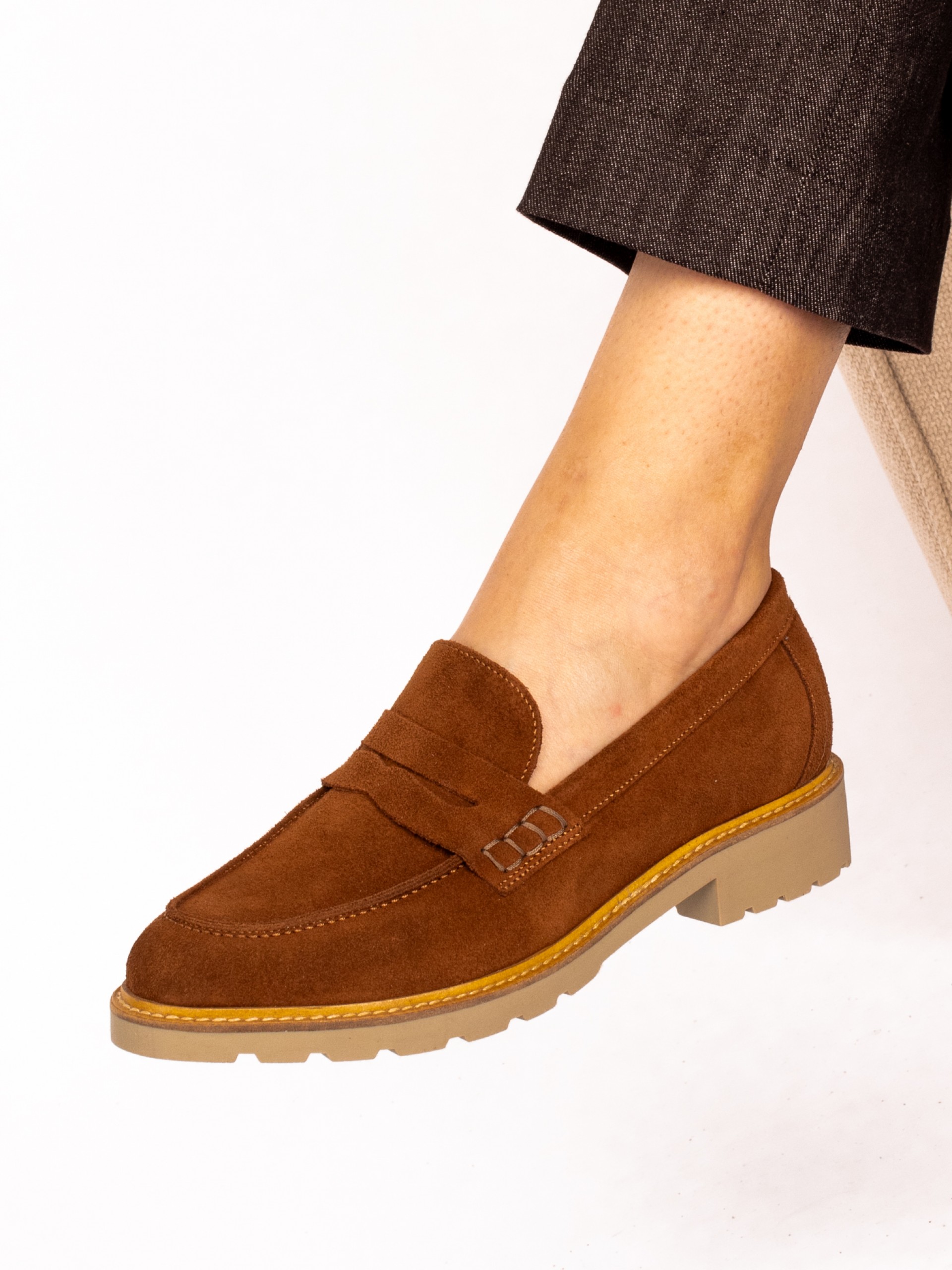 Sapato Lotus em Camurça